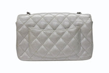 Load image into Gallery viewer, CHANEL シャネル ミニマトラッセ20 Sフラップ Sチェーンショルダーバッグ 24番台 ココマーク キャビアスキン シルバー 美品 中古 4b004685