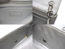Load image into Gallery viewer, CHANEL シャネル ミニマトラッセ20 Sフラップ Sチェーンショルダーバッグ 24番台 ココマーク キャビアスキン シルバー 美品 中古 4b004685