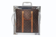 Load image into Gallery viewer, 極美品 希少 LOUIS VUITTON ルイヴィトン ハンドバッグ モノグラム フリーザー サックプラ M23151 PVC エナメル レザー ブラウン シルバー 中古 4b004691