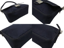 画像をギャラリービューアに読み込む, FENDI フェンディ ショルダーバッグ マンマバケット メタルバックル キャンバス ネイビーシルバー金具 美品 中古 4b004696