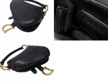 Load image into Gallery viewer, 極美品 Christian Dior クリスチャンディオール マイクロハンドバッグ サドルバッグ Dチャーム ヴィンテージ 型押し レザー ブラック 中古 4b004702