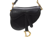 Load image into Gallery viewer, 極美品 Christian Dior クリスチャンディオール マイクロハンドバッグ サドルバッグ Dチャーム ヴィンテージ 型押し レザー ブラック 中古 4b004702