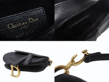 Load image into Gallery viewer, 極美品 Christian Dior クリスチャンディオール マイクロハンドバッグ サドルバッグ Dチャーム ヴィンテージ 型押し レザー ブラック 中古 4b004702