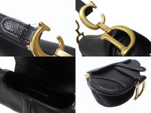 Load image into Gallery viewer, 極美品 Christian Dior クリスチャンディオール マイクロハンドバッグ サドルバッグ Dチャーム ヴィンテージ 型押し レザー ブラック 中古 4b004702