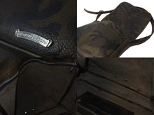 Load image into Gallery viewer, CHROME HEARTS クロムハーツ メールバッグ ショルダーバッグ ガンスリンガー ダガージップ レザー シルバー925 カモフラ柄 美品 中古 4b004723