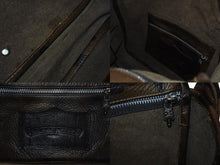 Load image into Gallery viewer, CHROME HEARTS クロムハーツ メールバッグ ショルダーバッグ ガンスリンガー ダガージップ レザー シルバー925 カモフラ柄 美品 中古 4b004723