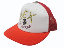 Load image into Gallery viewer, CHROME HEARTS クロムハーツ SEX RECORDS セックスレコーズ トラッカー メッシュキャップ ONE SIZE レッド ホワイト 美品 中古 4b004733