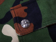 Load image into Gallery viewer, 極美品 CHROME HEARTS クロムハーツ MATTY BOY マッティボーイ カモカーゴ スウェットパンツ サイズS クロスボール カモフラ柄 中古 4b004741