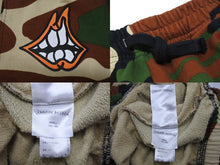 Load image into Gallery viewer, 極美品 CHROME HEARTS クロムハーツ MATTY BOY マッティボーイ カモカーゴ スウェットパンツ サイズS クロスボール カモフラ柄 中古 4b004741