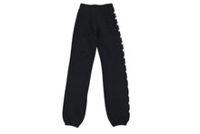 Load image into Gallery viewer, 極美品 CHROME HEARTS クロムハーツ スウェットパンツ セメタリークロスプリント コットン ブラック ホワイト サイズXS 中古 4b004751