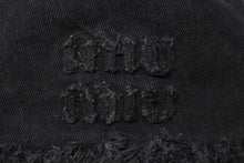 Load image into Gallery viewer, MIUMIU ミュウミュウ バケットハット デニム フリンジ ロゴパッチ 5HC1962CL4 コットン ブラック サイズS 美品 中古 4b004764