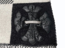 Load image into Gallery viewer, CHROME HEARTS クロムハーツ BREAK THE ICE CASHMERE BLANKET CHプラスレザーパッチ チェッカードカシミヤブランケット 美品 中古 4b004785