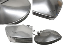 画像をギャラリービューアに読み込む, ALAIA アライア ハートシェイプ ロゴディテール ショルダーバッグ ジップポーチ レザー シルバー 美品 中古 4b004799