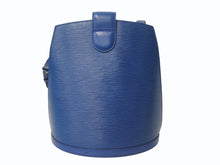 Load image into Gallery viewer, LOUIS VUITTON ルイヴィトン クリュニー ショルダーバッグ M52255 エピ レザー ブルー ゴールド金具 美品 中古 4b004818
