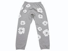 Load image into Gallery viewer, 新品同様 DenimTears デニムティアーズ TheCottonWreathSweatpants ザコットンリーススウェットパンツ グレー ホワイト XXL 中古 4b004849