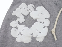 Load image into Gallery viewer, 新品同様 DenimTears デニムティアーズ TheCottonWreathSweatpants ザコットンリーススウェットパンツ グレー ホワイト XXL 中古 4b004849