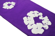 Load image into Gallery viewer, 新品未使用 DENIM TEARS デニムティアーズ THE COTTON WREATH コットンリース スウェットパンツ DTSPP004 サイズXL パープル 中古 4b004851
