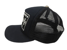Load image into Gallery viewer, 極美品 CHROME HEARTS クロムハーツトラッカーキャップ ロサンゼルス限定 CHロゴ刺繍 クロスボール シルバー 925 ブラック 中古 4b004903
