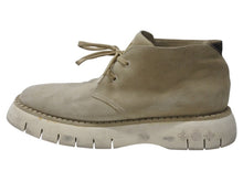 Load image into Gallery viewer, LOUIS VUITTON ルイヴィトン 22AW LVスクエアライン アンクル スエードブーツ 1AANRV BM0292 ベージュ サイズ10 美品 中古 4b004910