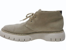 Load image into Gallery viewer, LOUIS VUITTON ルイヴィトン 22AW LVスクエアライン アンクル スエードブーツ 1AANRV BM0292 ベージュ サイズ10 美品 中古 4b004910