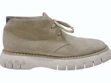 Load image into Gallery viewer, LOUIS VUITTON ルイヴィトン 22AW LVスクエアライン アンクル スエードブーツ 1AANRV BM0292 ベージュ サイズ10 美品 中古 4b004910