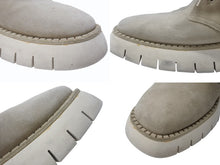 Load image into Gallery viewer, LOUIS VUITTON ルイヴィトン 22AW LVスクエアライン アンクル スエードブーツ 1AANRV BM0292 ベージュ サイズ10 美品 中古 4b004910