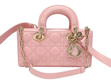 Load image into Gallery viewer, 極美品 Christian Dior クリスチャンディオール Lady Dior レディディオール スモール 2WAYバッグ ピンク ヴェルニ 中古 4b004970