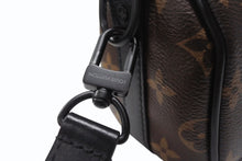 Load image into Gallery viewer, 極美品 LOUIS VUITTON ルイヴィトン キーポルXS LVフレンドニットパペット ヴァージル期 M80118 モノグラムキャンバス レザー ブラウン オレンジ 中古 4b004886