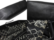 Load image into Gallery viewer, CHANEL シャネル エッセンシャルトート トートバッグ A46882 12番台 ココマーク レザー ブラック シルバー金具 美品 中古 4b004989