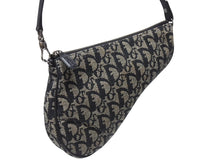 画像をギャラリービューアに読み込む, ChristianDior クリスチャンディオール サドルポーチ ワンショルダーバッグ MC 1002 トロッター エンボスロゴ ブラック 美品 中古 4b005000