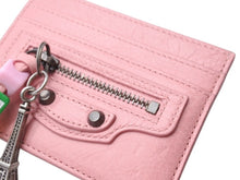 画像をギャラリービューアに読み込む, 新品同様 BALENCIAGA バレンシアガ Le City ルシティ パスケース カードホルダー チャーム付き 2000008574198 ラムスキン ピンク 中古 4b005002