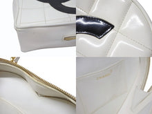 Load image into Gallery viewer, CHANEL シャネル ヴィンテージ ハートバニティバッグ 3番台 チェーンハンドル ココマーク ホワイト パテント 美品 中古 4b005021