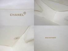 Load image into Gallery viewer, CHANEL シャネル ヴィンテージ ハートバニティバッグ 3番台 チェーンハンドル ココマーク ホワイト パテント 美品 中古 4b005021