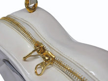 Load image into Gallery viewer, CHANEL シャネル ヴィンテージ ハートバニティバッグ 3番台 チェーンハンドル ココマーク ホワイト パテント 美品 中古 4b005021