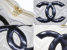 Load image into Gallery viewer, CHANEL シャネル ヴィンテージ ハートバニティバッグ 3番台 チェーンハンドル ココマーク ホワイト パテント 美品 中古 4b005021