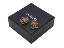 Load image into Gallery viewer, 極美品 CHANEL シャネル ココマーク ピアス 両耳 アクセサリー 07A刻印 5.2g GP マットゴールド 中古 4b005024