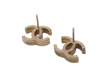 Load image into Gallery viewer, 極美品 CHANEL シャネル ココマーク ピアス 両耳 アクセサリー 07A刻印 5.2g GP マットゴールド 中古 4b005024
