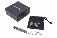Load image into Gallery viewer, 極美品 CHANEL シャネル ココマーク ピアス 両耳 アクセサリー A12V刻印 2.5g メタル ラインストーン シルバー 中古 4b005025