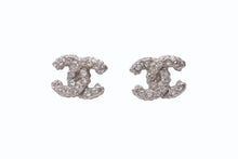 Load image into Gallery viewer, 極美品 CHANEL シャネル ココマーク ピアス 両耳 アクセサリー A12V刻印 2.5g メタル ラインストーン シルバー 中古 4b005025