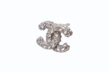 Load image into Gallery viewer, 極美品 CHANEL シャネル ココマーク ピアス 両耳 アクセサリー A12V刻印 2.5g メタル ラインストーン シルバー 中古 4b005025