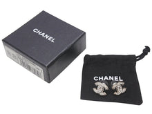 Load image into Gallery viewer, 極美品 CHANEL シャネル ココマーク ピアス 両耳 アクセサリー A12V刻印 3.6g メタル ラインストーン シルバー 中古 4b005027