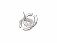 Load image into Gallery viewer, 極美品 CHANEL シャネル ココマーク ピアス 両耳 アクセサリー 01A刻印 メタル シルバー 3.0g 中古 4b005030