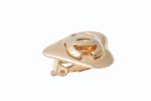 Load image into Gallery viewer, CHANEL シャネル ココマーク ハート イヤリング 両耳 アクセサリー 93P刻印 18g GP ゴールド 中古 44b005032