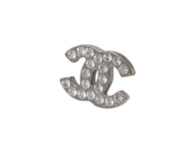 Load image into Gallery viewer, CHANEL シャネル ココマーク ピアス 重量約3.5g 09V刻印 ラインストーン メタル シルバー クリア 両耳用 良品 中古 4b005034