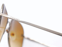 Load image into Gallery viewer, CHANEL シャネル ティアドロップ サングラス ココマーク 4189 イタリア製 メタル ブラウン シルバー金具 美品 中古 4b005037