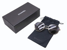 Load image into Gallery viewer, 極美品 CHANEL シャネル サングラス ゴールドフレーム 4251-J イタリア製 メタル ブラック ゴールド金具 サイズ55◻︎19 135 中古 4b005038