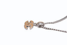 Load image into Gallery viewer, 極美品 CHANEL シャネル ネックレス アクセサリー ココマーク 04P刻印 15g ラインストーン メタル シルバー オレンジ 中古 4b005042