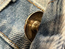 Load image into Gallery viewer, CHROME HEARTS クロムハーツ クロスパッチ デニム パンツ リーバイス LEVI`S 517 オーダー サイズ34 ブルー 美品 中古 4b005057