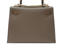 Load image into Gallery viewer, 未使用 HERMES エルメス KELLY ケリートリコロール25 外縫い 2WAYハンドバッグ ヴォーエプソン トープ アルザン ビスキュイ シルバー金具 U刻印 中古 4b005109