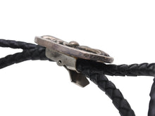 Load image into Gallery viewer, 極美品 CHROME HEARTS クロムハーツ ボロ タイニークラシック オーバルループタイ レザー シルバー925 中古 4b005110